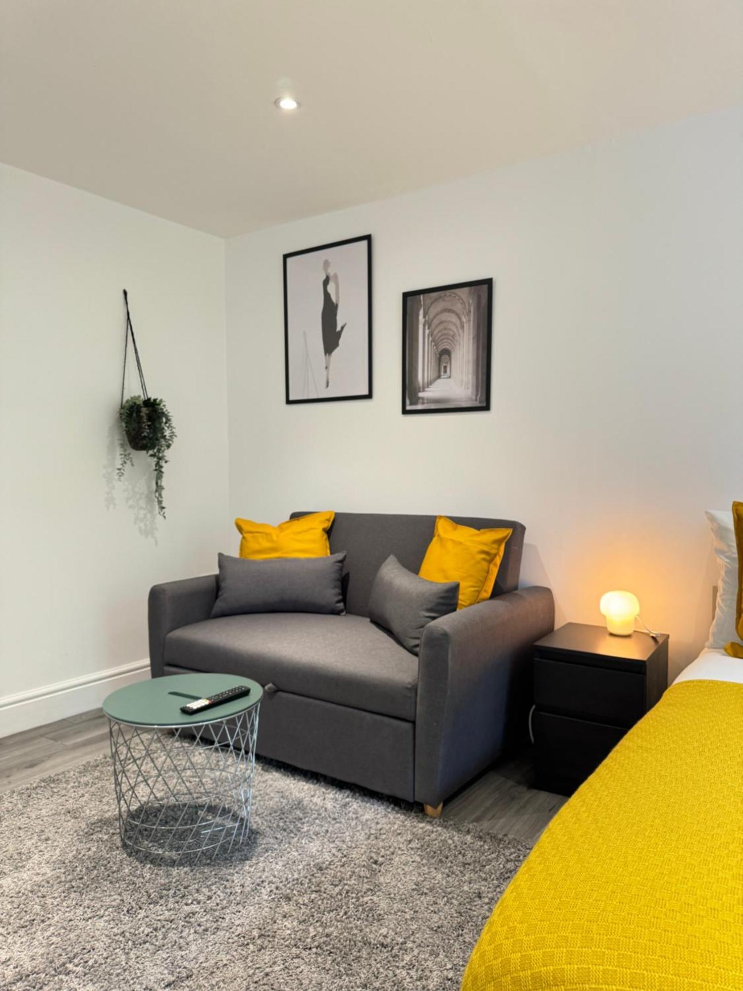 En-Suite Bedroom For Up To 4! Sofa Bed - Near Stratford 런던 외부 사진