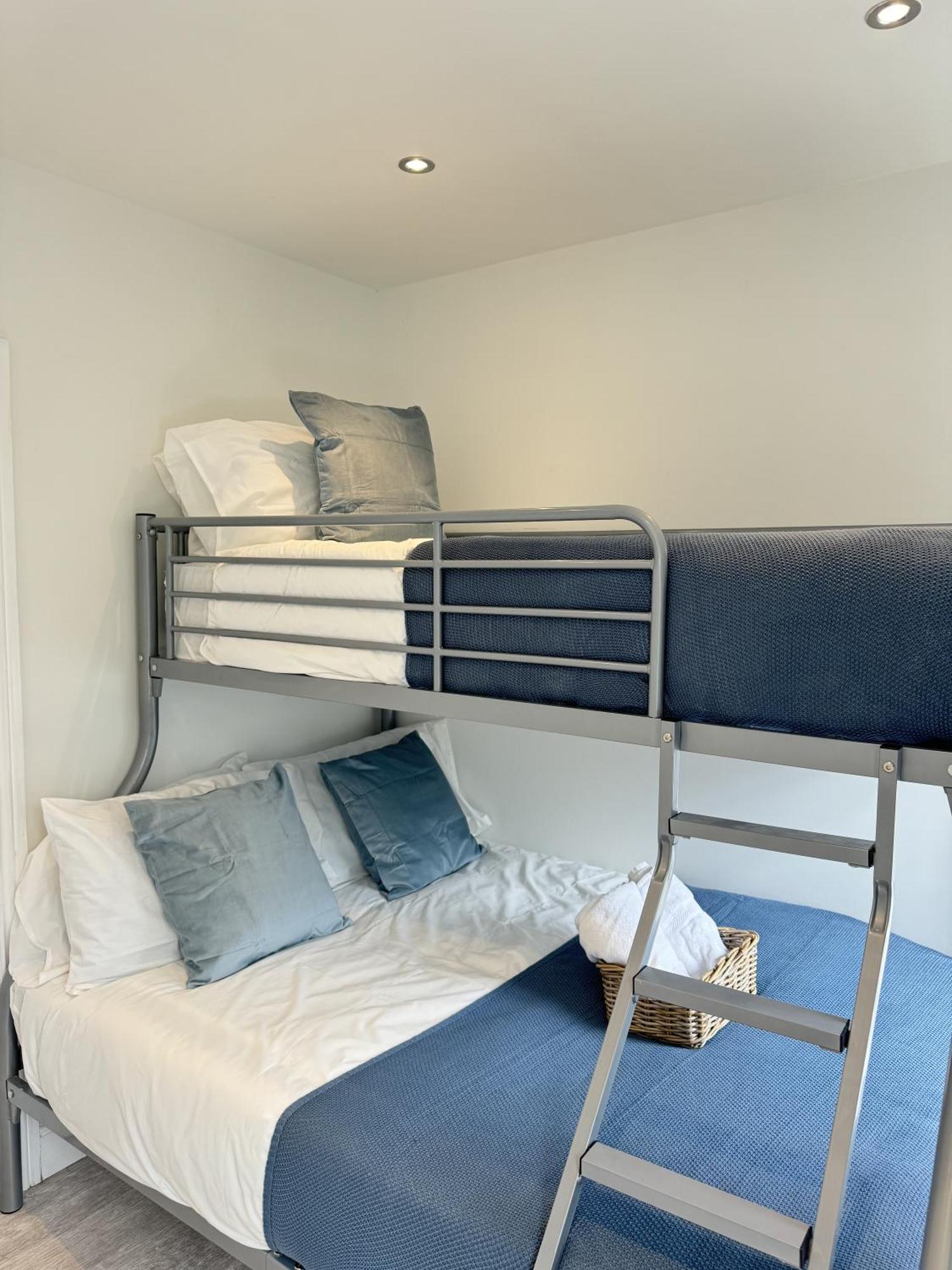 En-Suite Bedroom For Up To 4! Sofa Bed - Near Stratford 런던 외부 사진