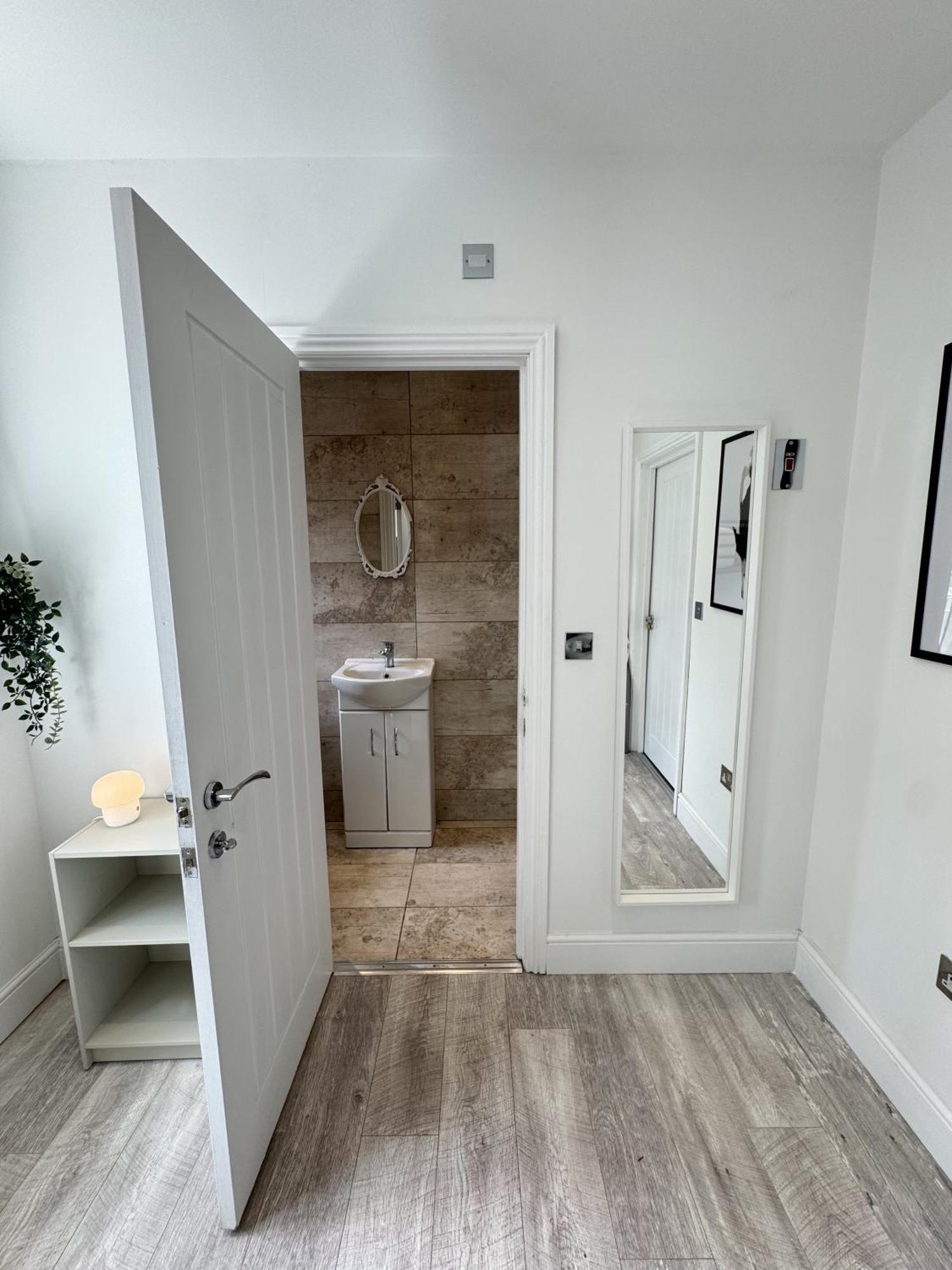 En-Suite Bedroom For Up To 4! Sofa Bed - Near Stratford 런던 외부 사진