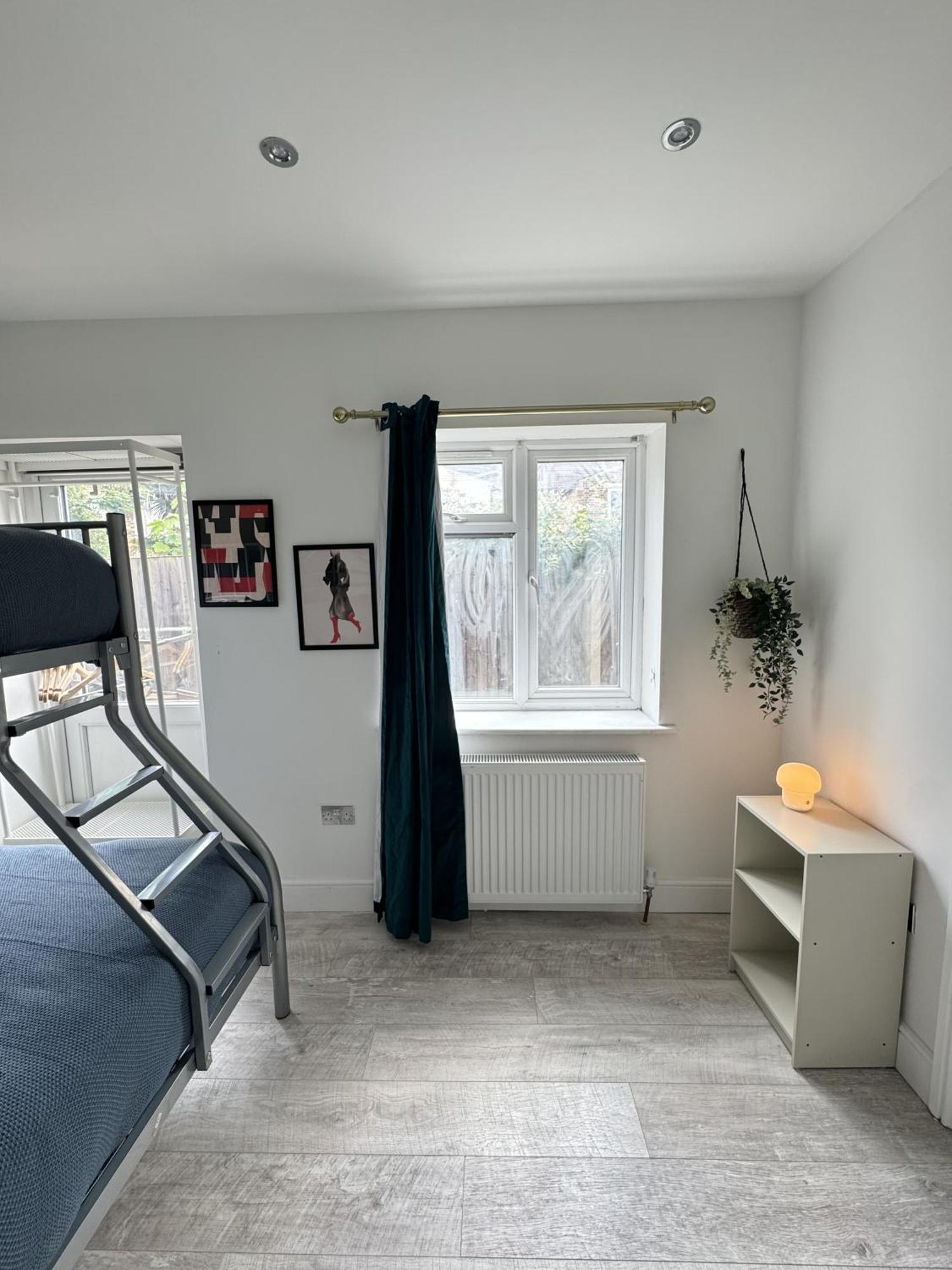 En-Suite Bedroom For Up To 4! Sofa Bed - Near Stratford 런던 외부 사진
