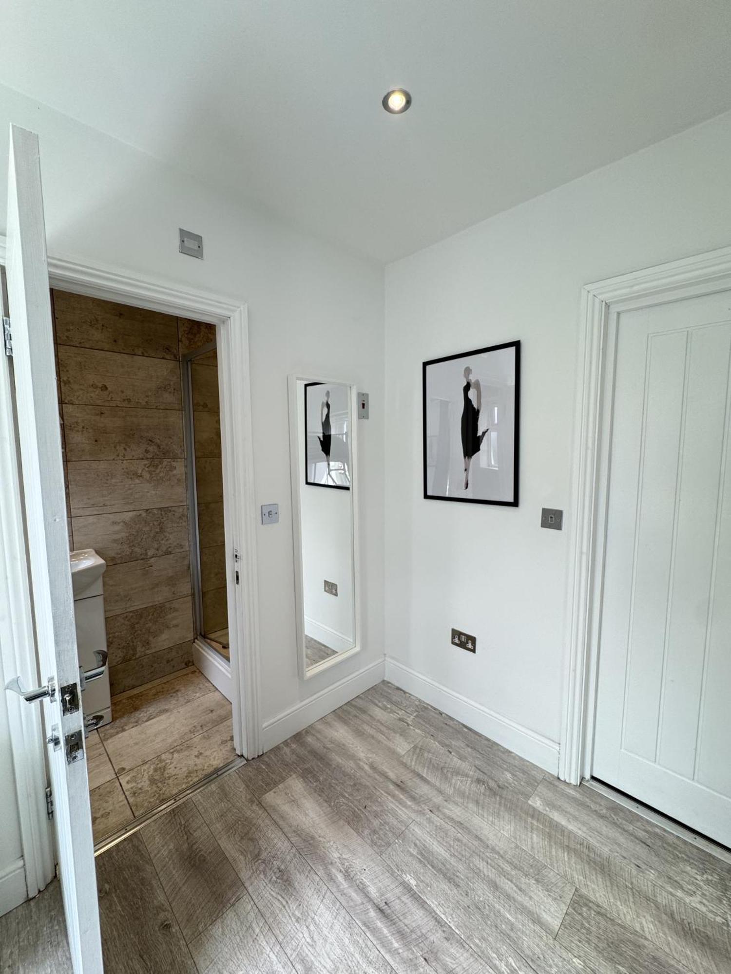 En-Suite Bedroom For Up To 4! Sofa Bed - Near Stratford 런던 외부 사진