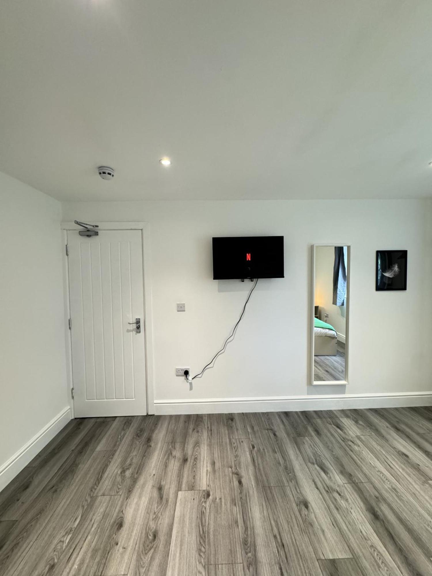 En-Suite Bedroom For Up To 4! Sofa Bed - Near Stratford 런던 외부 사진