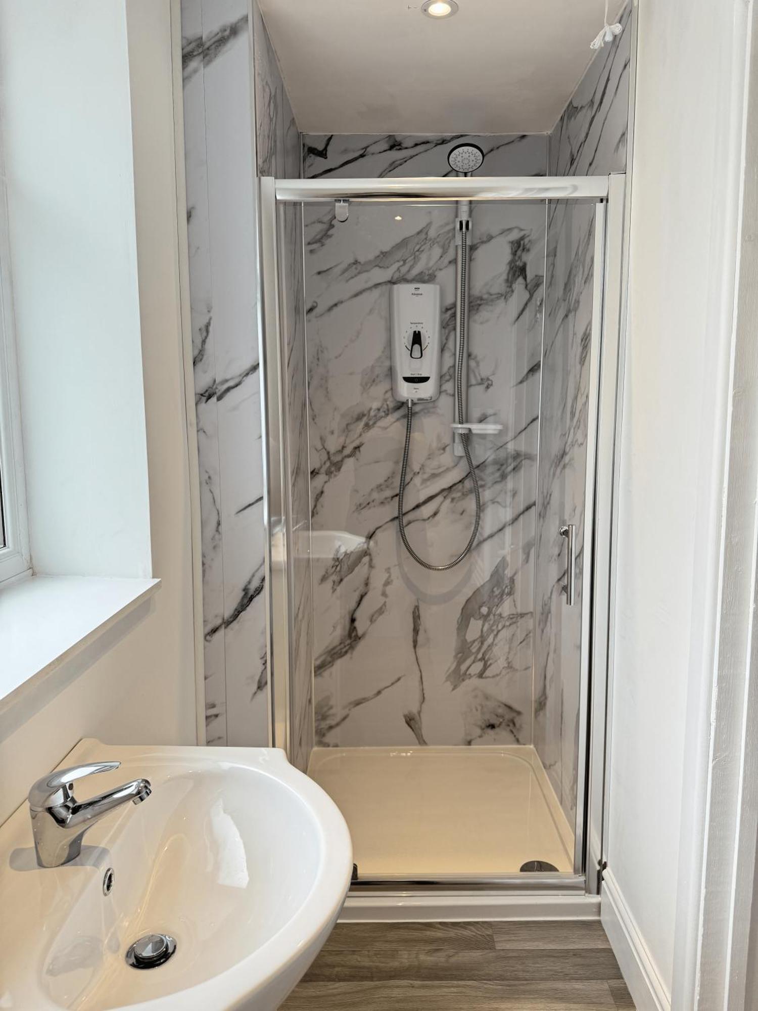 En-Suite Bedroom For Up To 4! Sofa Bed - Near Stratford 런던 외부 사진