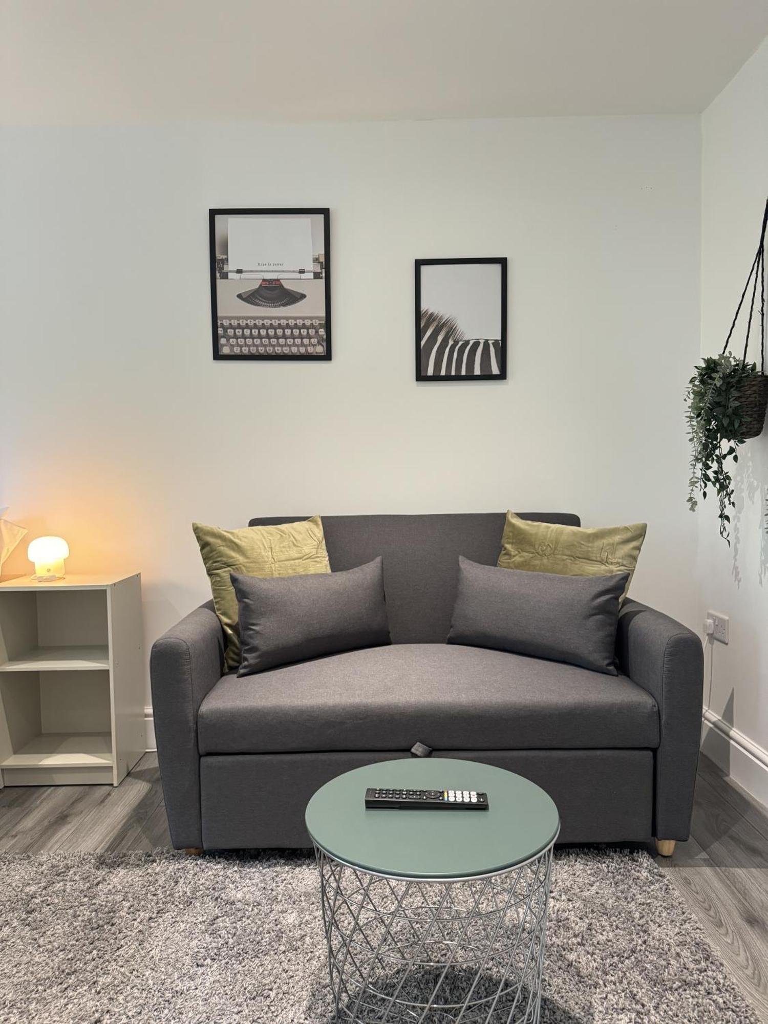 En-Suite Bedroom For Up To 4! Sofa Bed - Near Stratford 런던 외부 사진