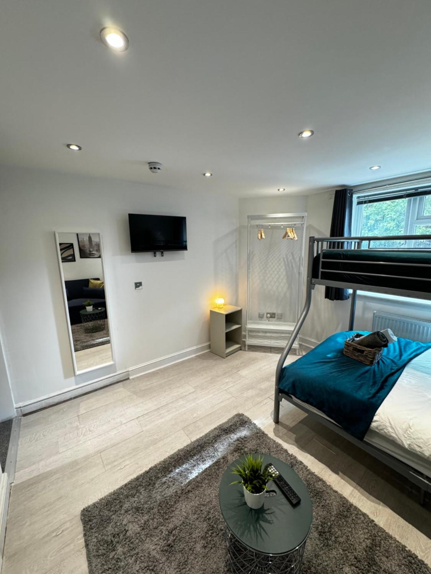 En-Suite Bedroom For Up To 4! Sofa Bed - Near Stratford 런던 외부 사진