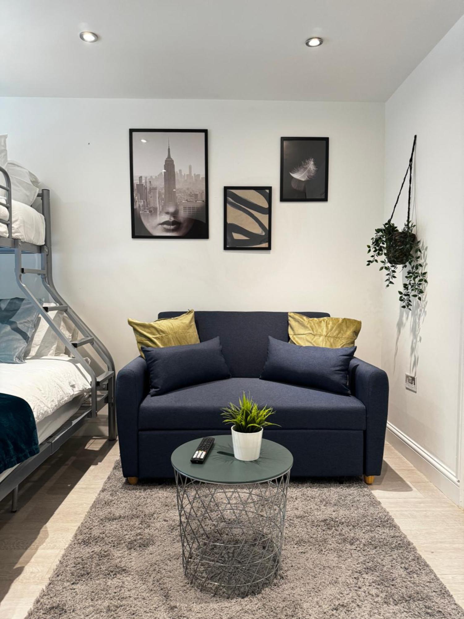 En-Suite Bedroom For Up To 4! Sofa Bed - Near Stratford 런던 외부 사진