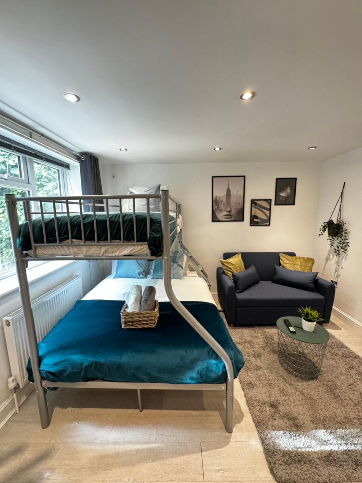 En-Suite Bedroom For Up To 4! Sofa Bed - Near Stratford 런던 외부 사진