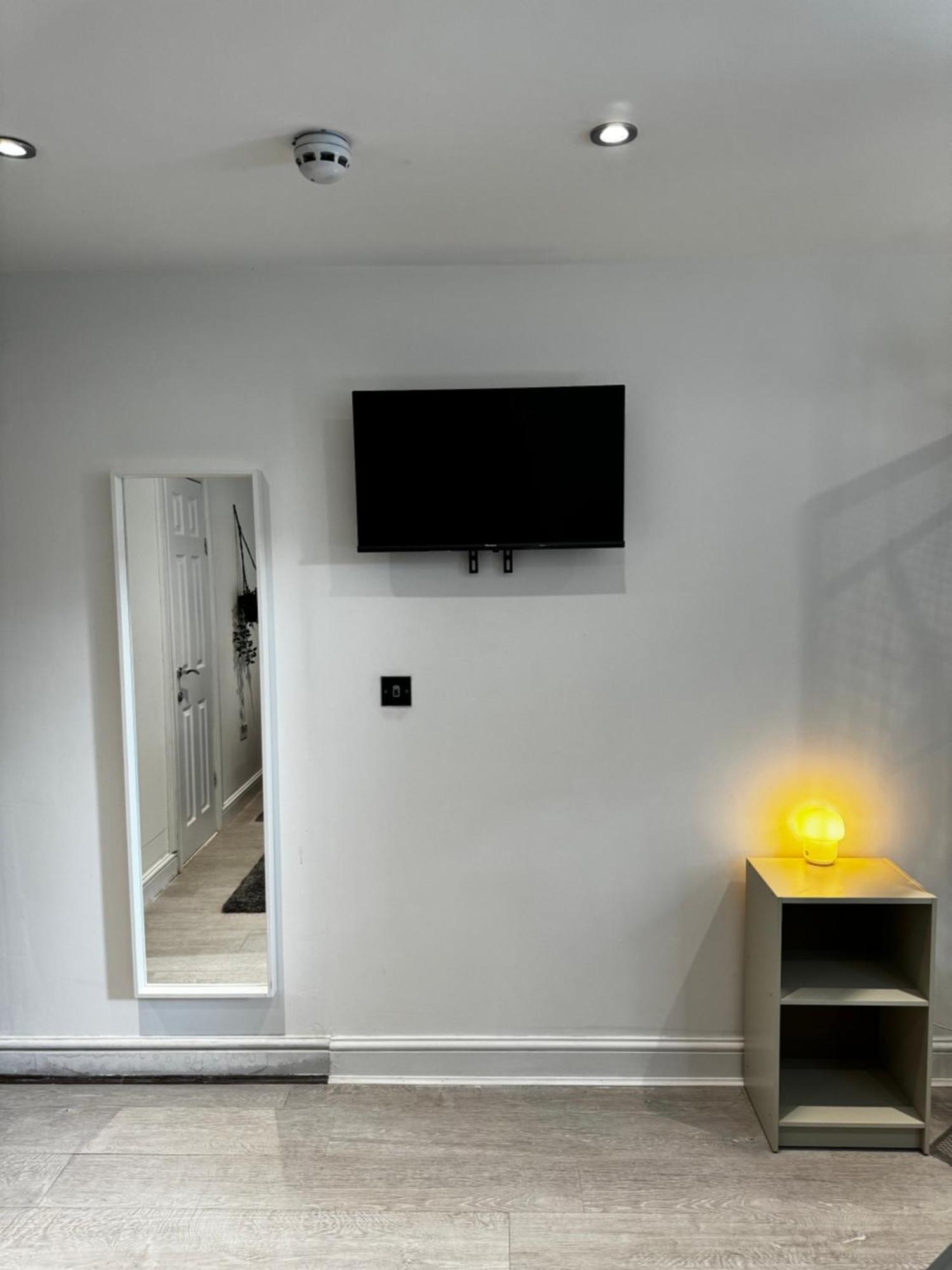 En-Suite Bedroom For Up To 4! Sofa Bed - Near Stratford 런던 외부 사진