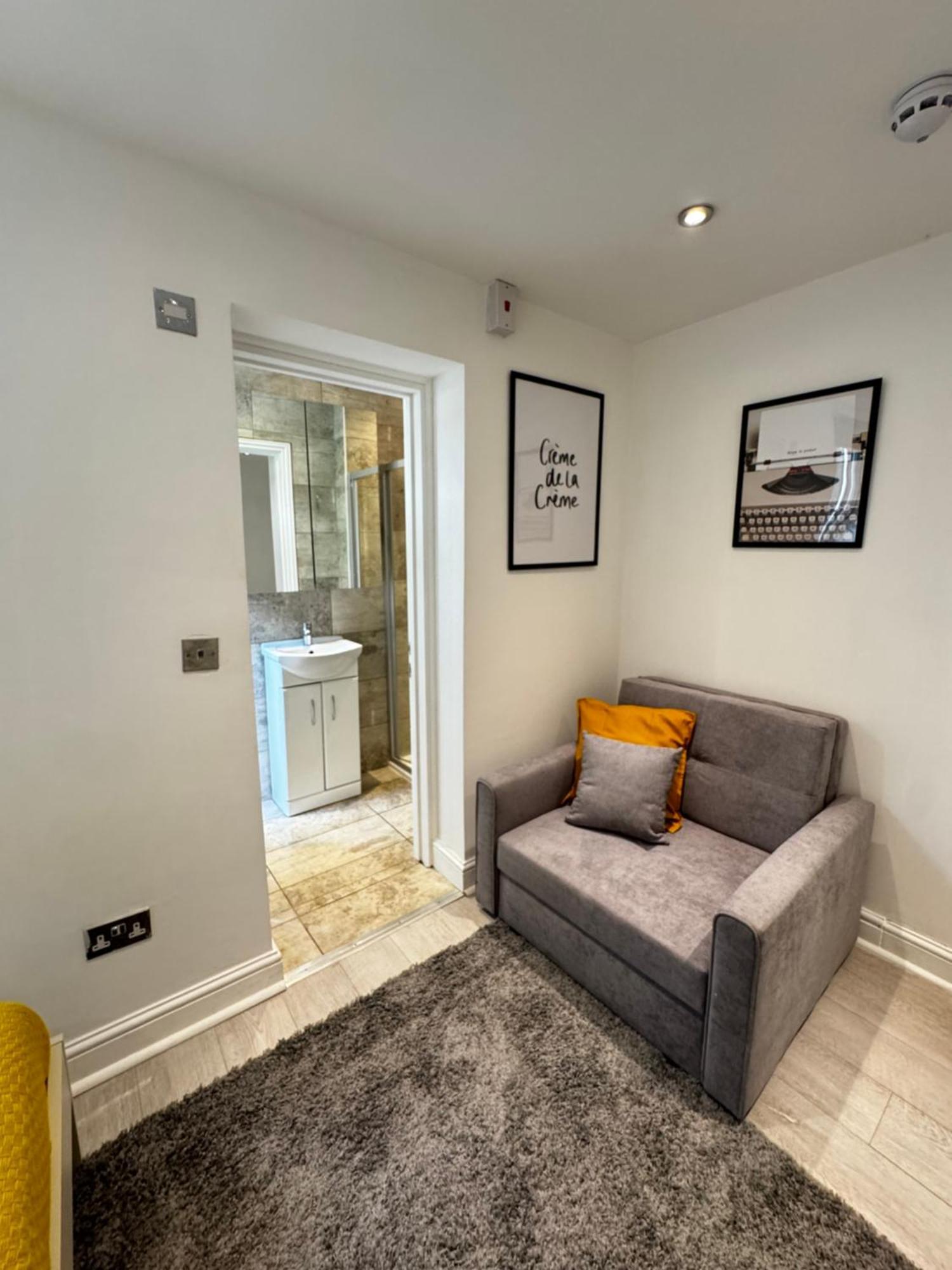 En-Suite Bedroom For Up To 4! Sofa Bed - Near Stratford 런던 외부 사진