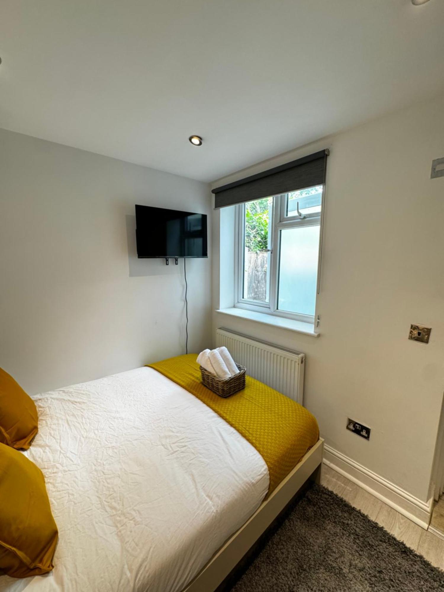 En-Suite Bedroom For Up To 4! Sofa Bed - Near Stratford 런던 외부 사진