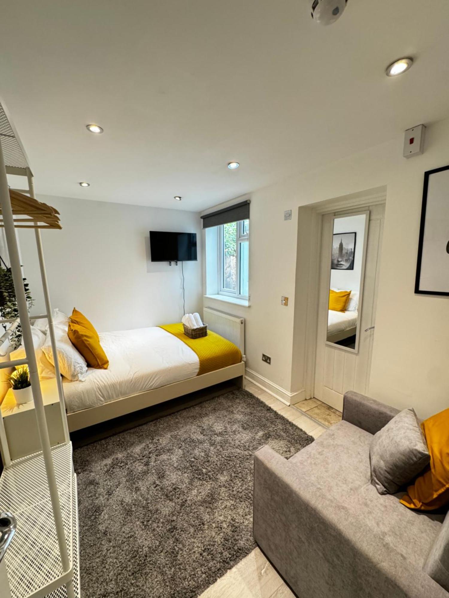 En-Suite Bedroom For Up To 4! Sofa Bed - Near Stratford 런던 외부 사진