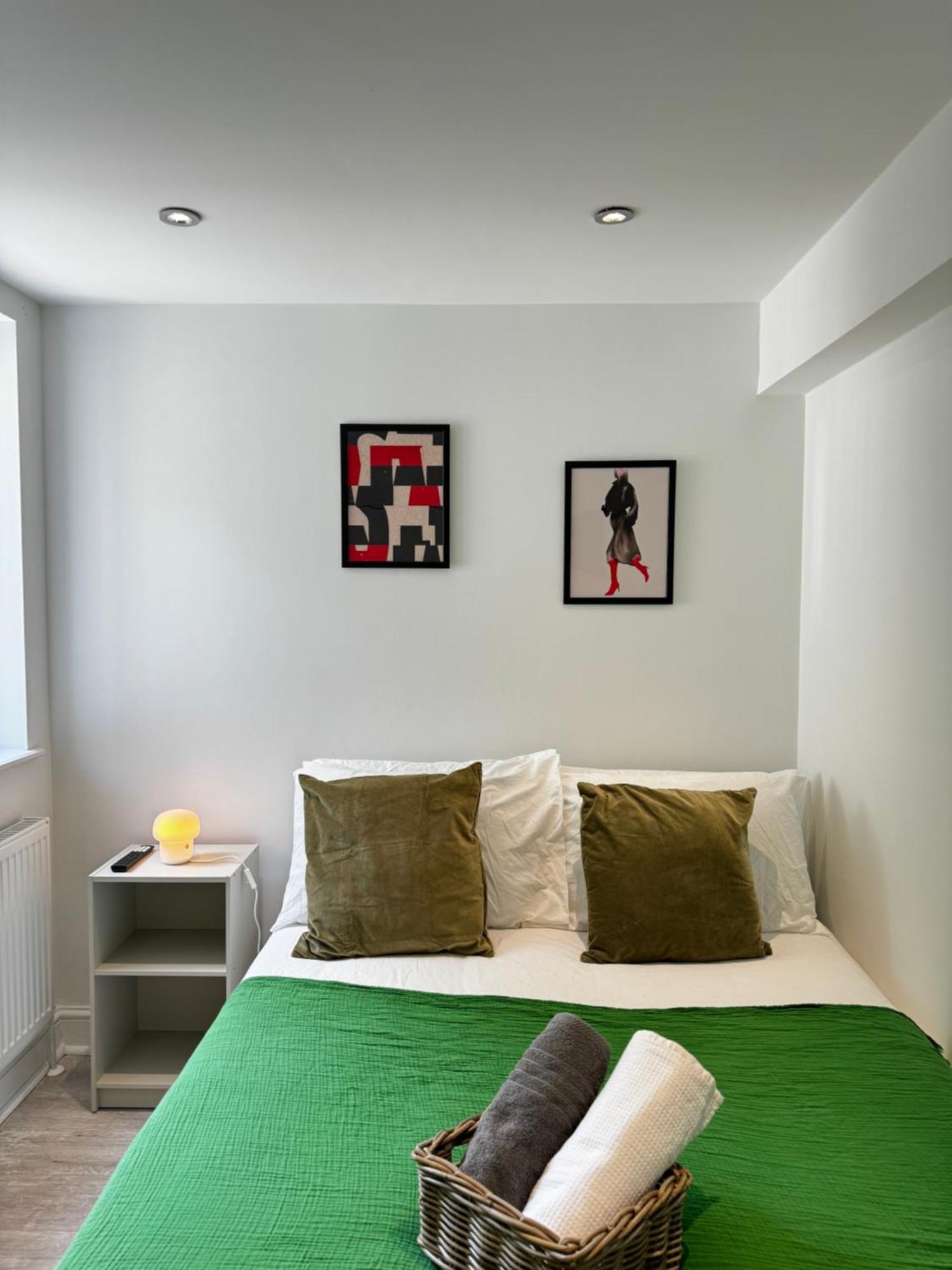 En-Suite Bedroom For Up To 4! Sofa Bed - Near Stratford 런던 외부 사진