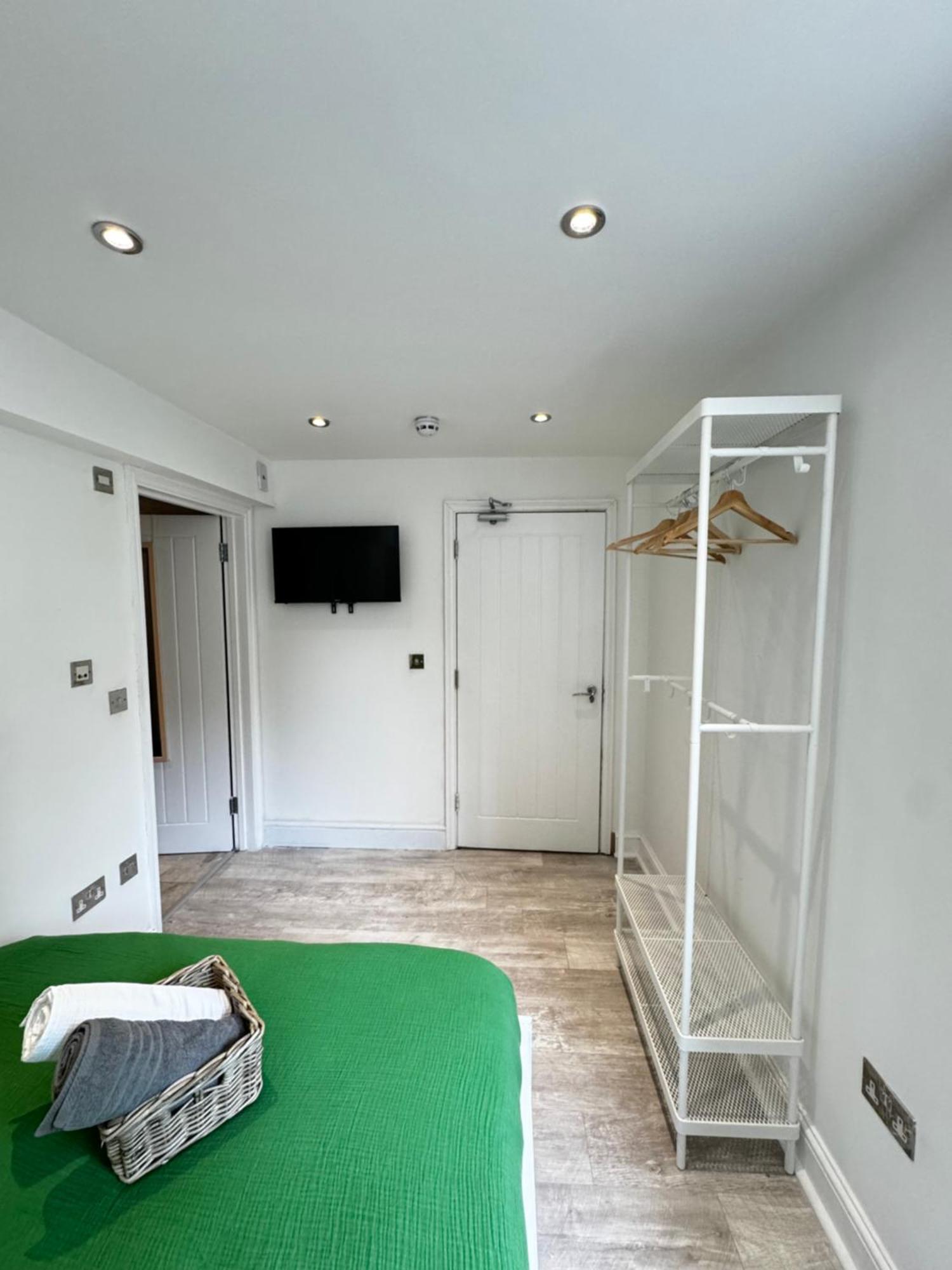 En-Suite Bedroom For Up To 4! Sofa Bed - Near Stratford 런던 외부 사진