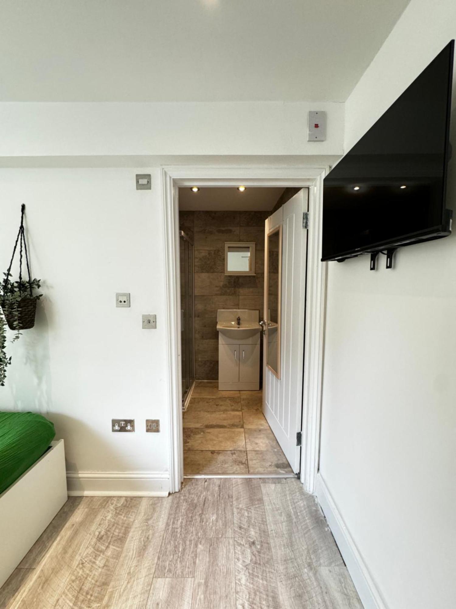 En-Suite Bedroom For Up To 4! Sofa Bed - Near Stratford 런던 외부 사진