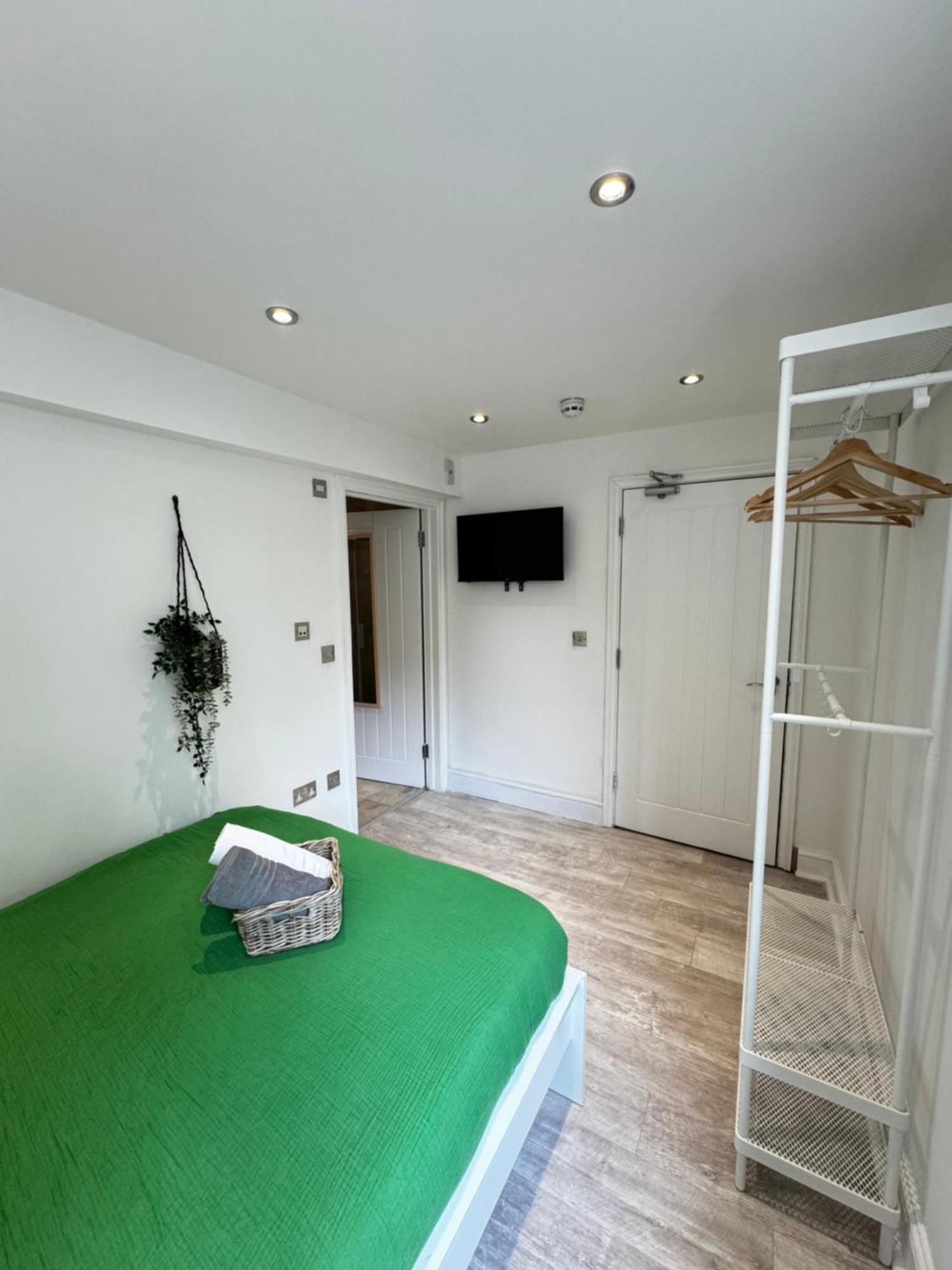 En-Suite Bedroom For Up To 4! Sofa Bed - Near Stratford 런던 외부 사진
