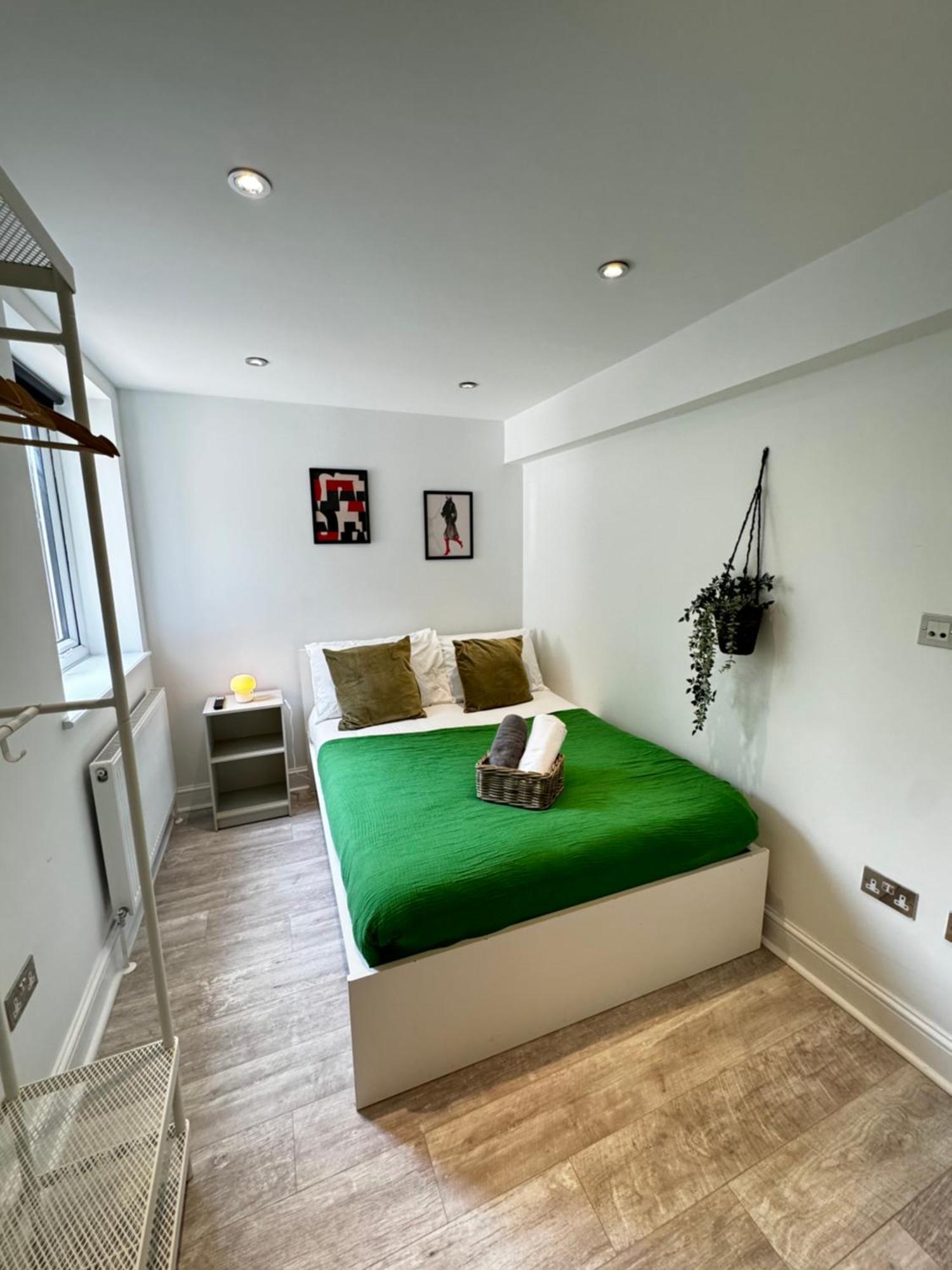 En-Suite Bedroom For Up To 4! Sofa Bed - Near Stratford 런던 외부 사진
