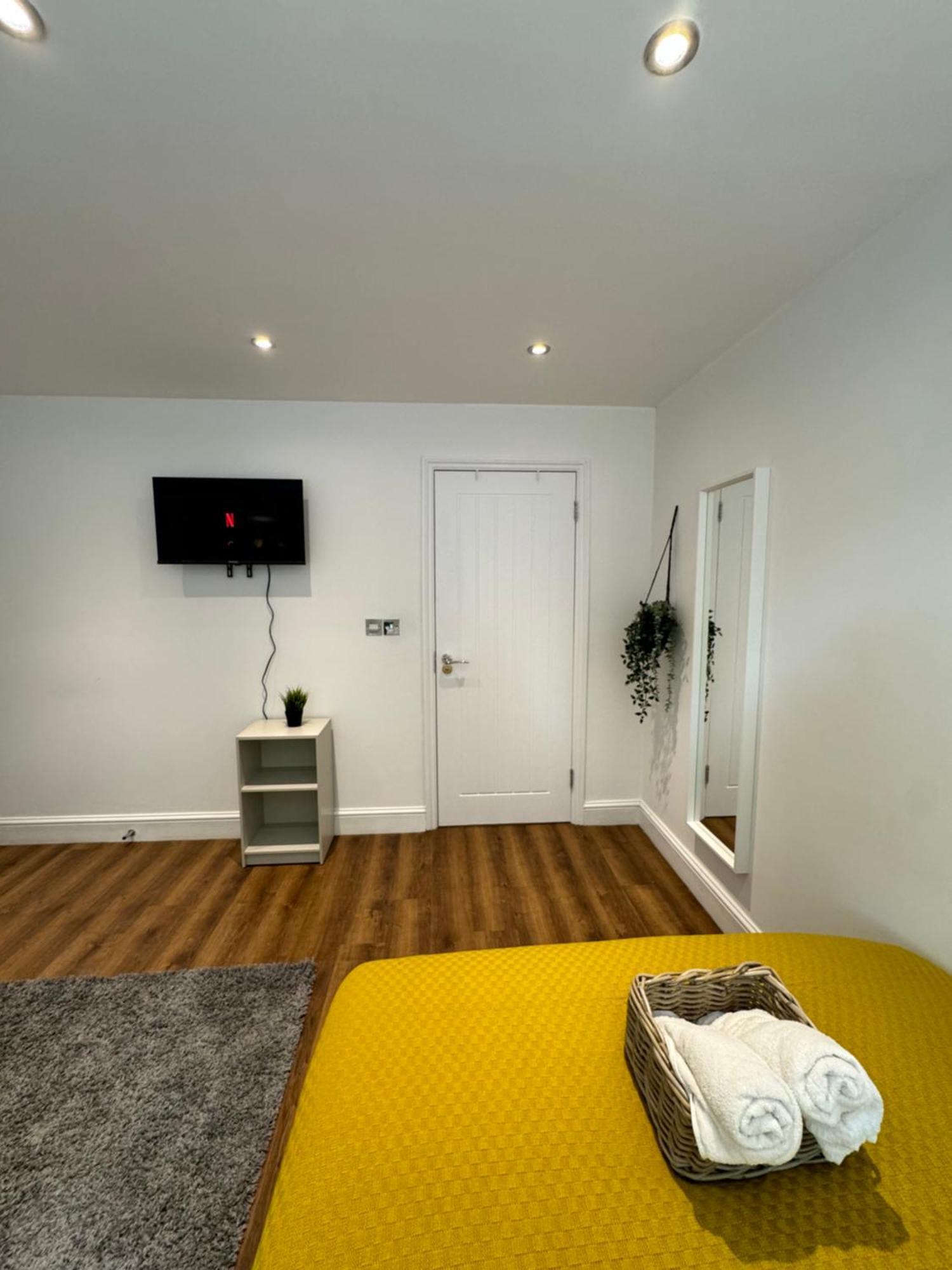 En-Suite Bedroom For Up To 4! Sofa Bed - Near Stratford 런던 외부 사진