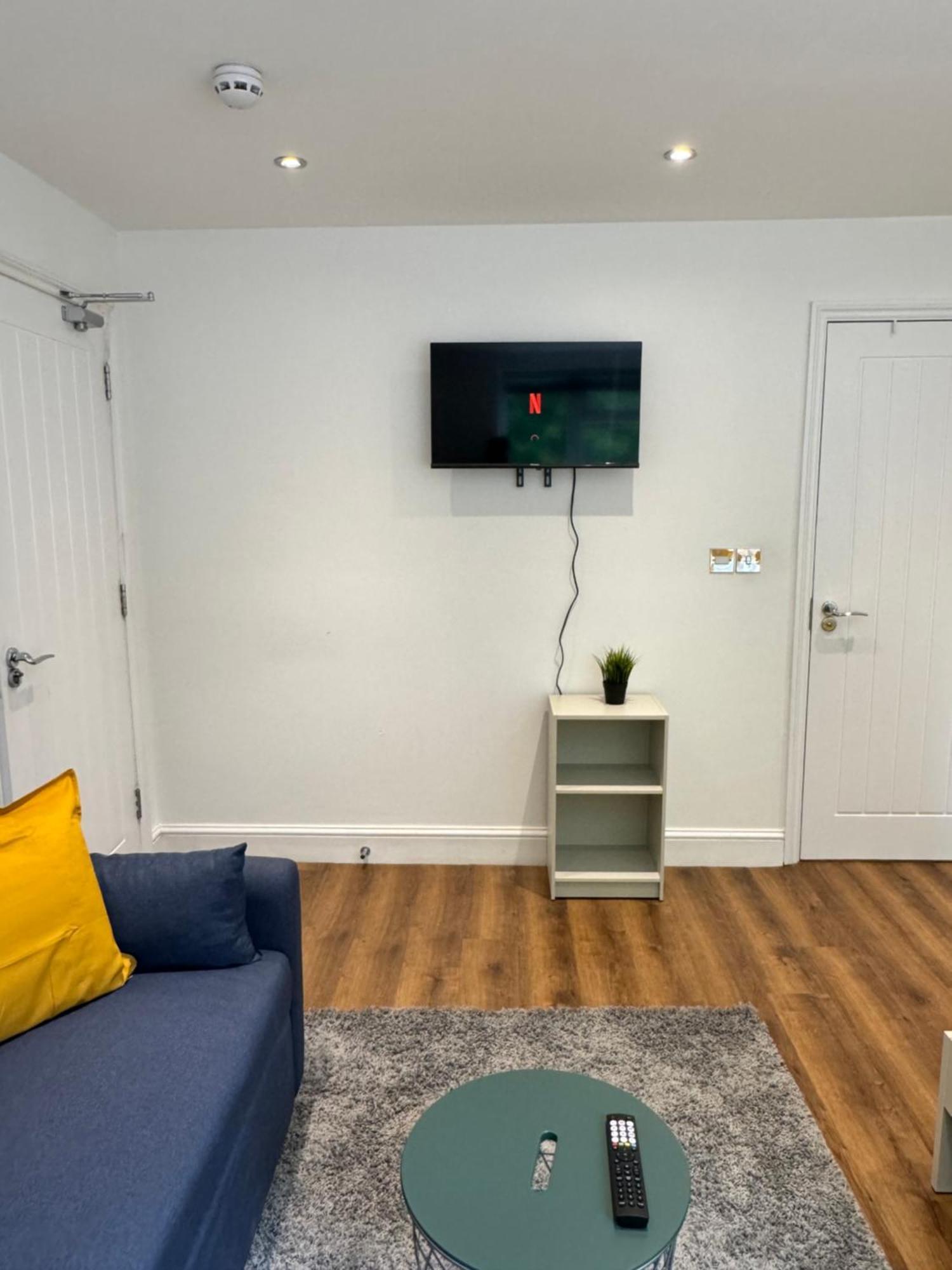 En-Suite Bedroom For Up To 4! Sofa Bed - Near Stratford 런던 외부 사진