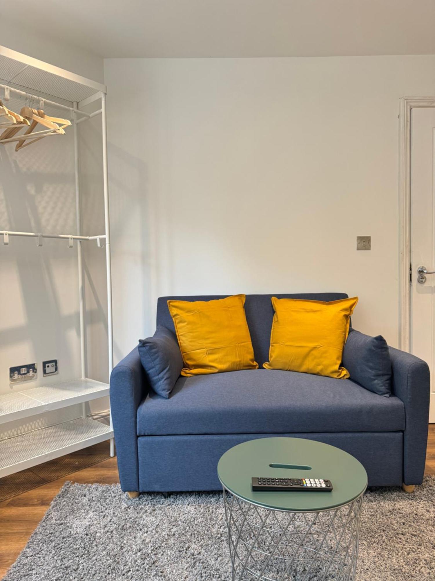 En-Suite Bedroom For Up To 4! Sofa Bed - Near Stratford 런던 외부 사진