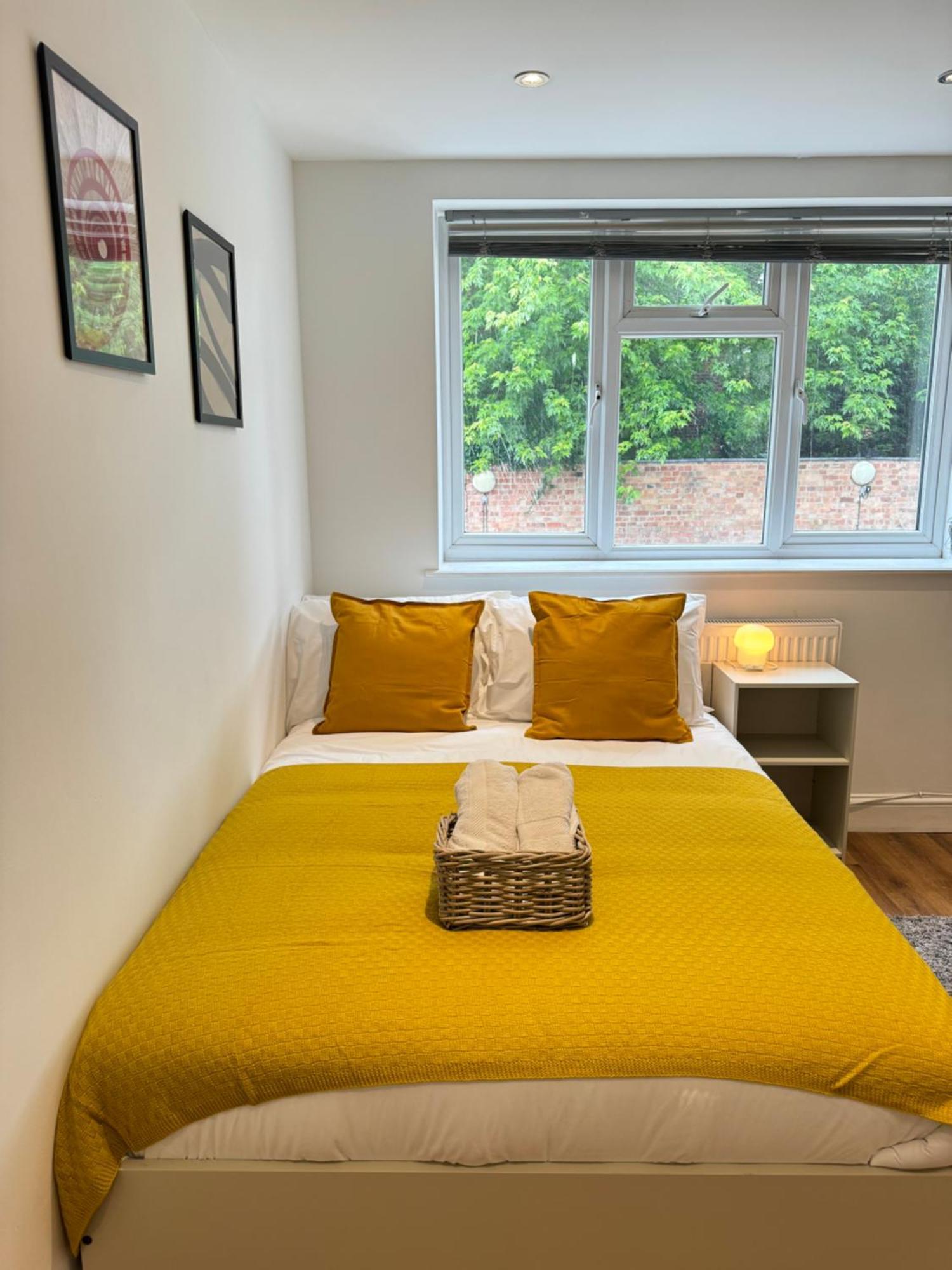 En-Suite Bedroom For Up To 4! Sofa Bed - Near Stratford 런던 외부 사진
