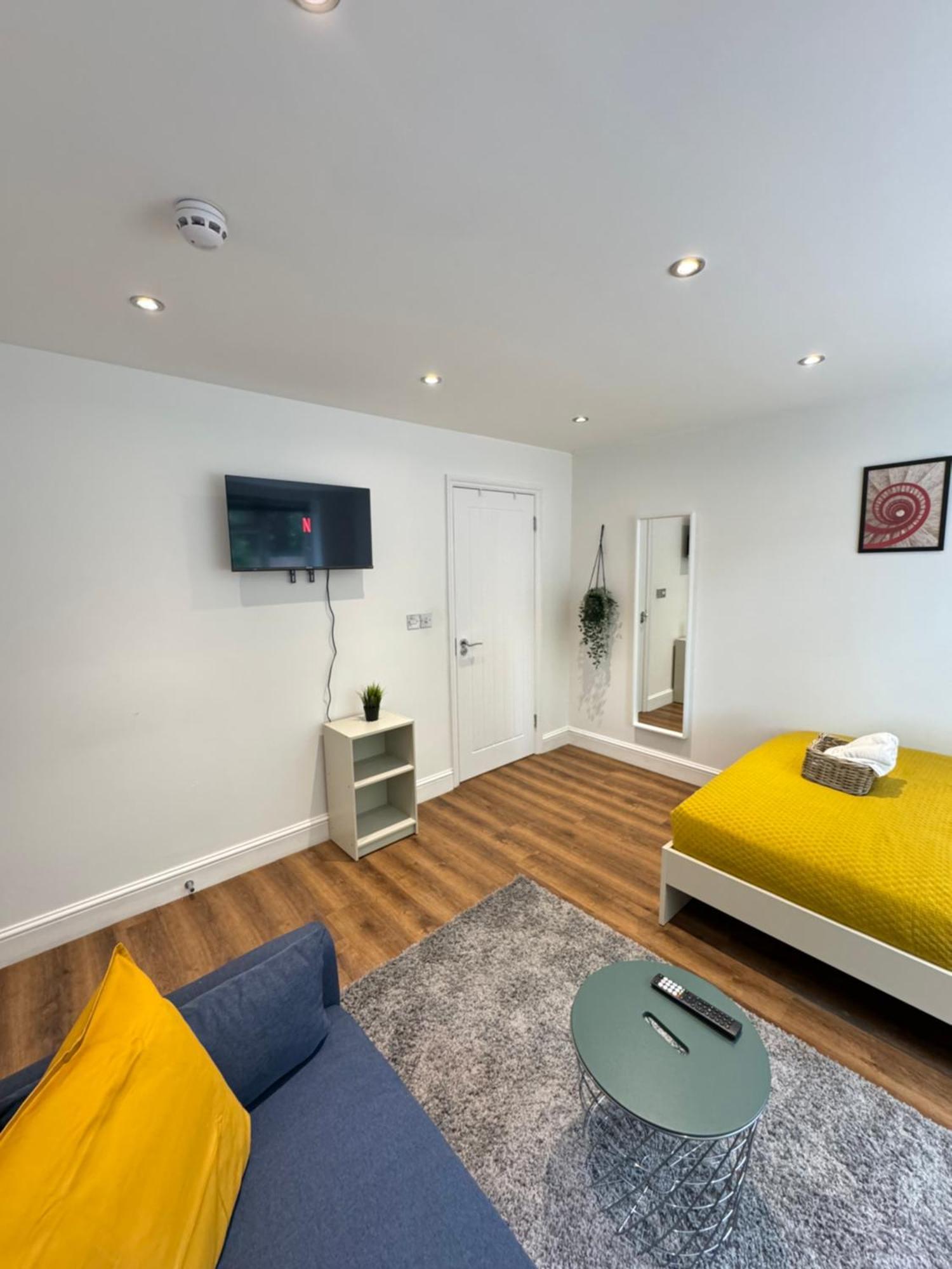 En-Suite Bedroom For Up To 4! Sofa Bed - Near Stratford 런던 외부 사진